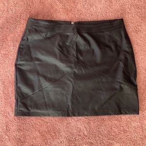 New black fake leather skirt